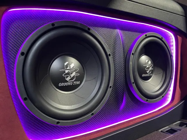 ホンダ N BOX カスタム😎
トランクにグラウンドゼロのアンプやウーハーをインストール👍
ブラックレザーをメインにスエードとカーボン調レザーをチョイスし、LEDはパープルに😁
システムの要のDSPはGOLD HORN に👌後は納車に向けて調整して完了になります💨💨💨💨💨
もう少々お待ちくださ〜い🤚
#ホンダ
#nboxカスタム
#オーディオカスタム 
#オーディオ好き 
#グラウンドゼロ
#ゴールドホルン
#福岡
#北九州
#小倉北
#ブレインチャイルド
#brainchild