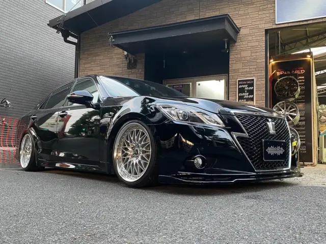 トヨタ 210クラウンアスリートハイブリッド😎
今回、リア周りのカスタムでご入庫👍
トランクスポイラーとリアアンダーをJ-UNITに変更し、マフラーは出口は同メーカー製を使いワンオフで製作💨💨💨💨
同時にディクセルの低ダストタイプブレーキパッドとスリッドローターを取り付け致しました〜👍これでホイール洗車も楽になりますねー😁
いつもありがとうございます😊
#toyota
#210クラウンアスリートハイブリッド 
#セダンカスタム
#jユニット
#エアロ
#ディクセルブレーキパッド 
#ディクセルスリットローター 
#福岡
#北九州
#小倉北
#ブレインチャイルド
#brainchild